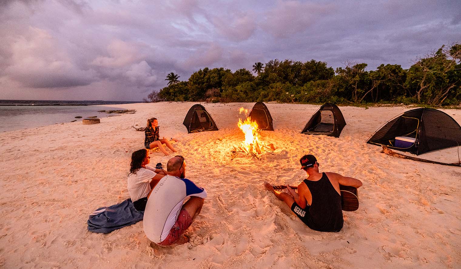 Lagerfeuer am Strand Malediven