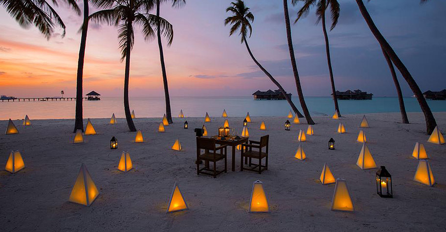 Sonnenuntergang Malediven Palmen, Candle Light Flitterwochen